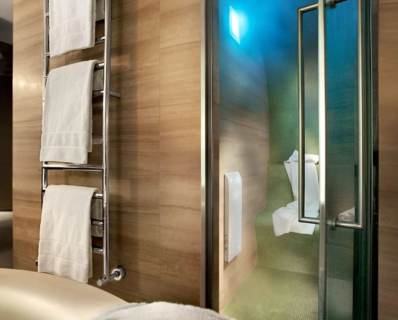 מילאנו Hotel Cavour 4*,  איטליה