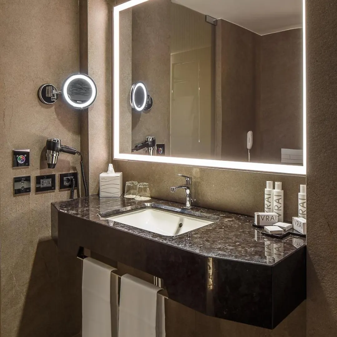 מילאנו Hotel Cavour 4*,
