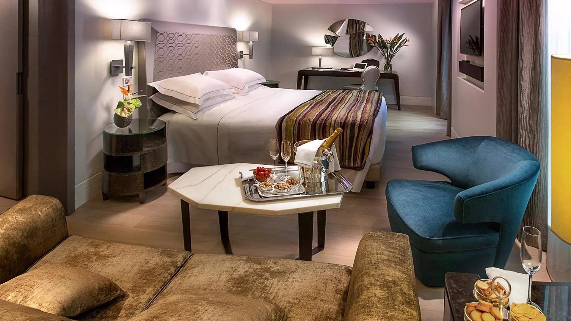 Hotel Cavour Milan 4*,